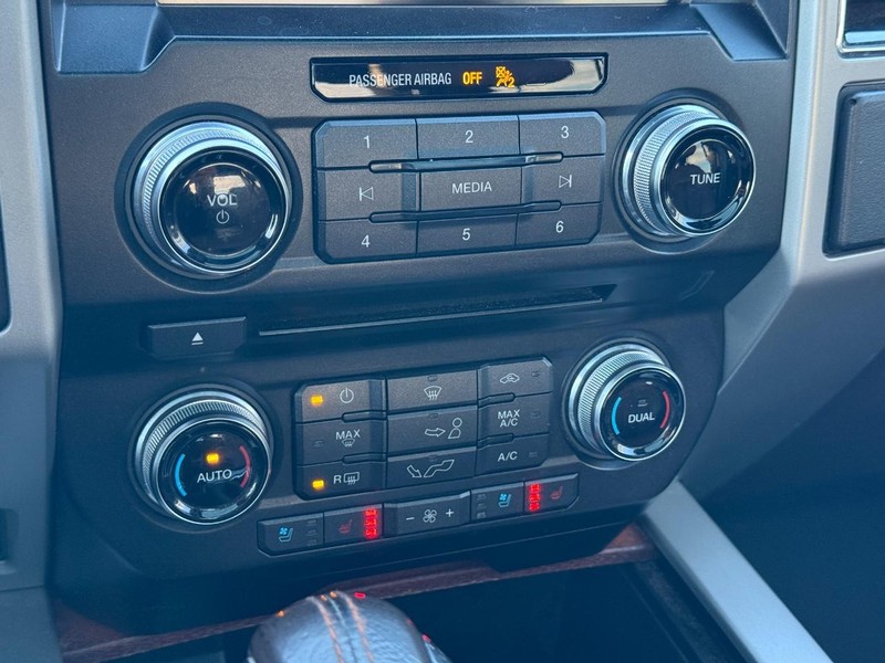 Ford F-150 Vehicle Full-screen Gallery Image 20