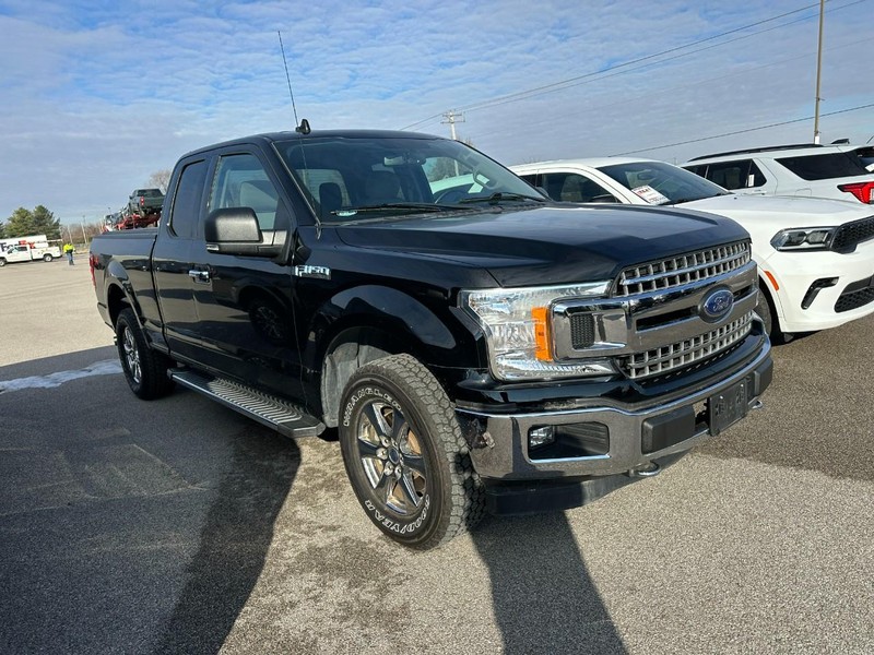 Ford F-150 Vehicle Full-screen Gallery Image 3