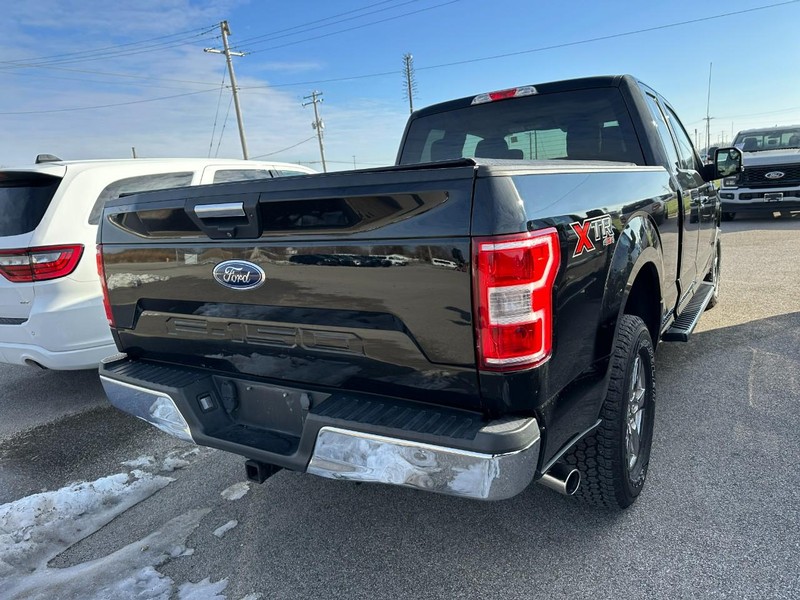 Ford F-150 Vehicle Full-screen Gallery Image 4