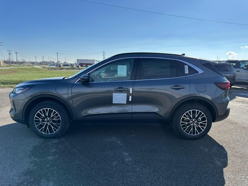 Ford Escape Vehicle Full-screen Gallery Image 2