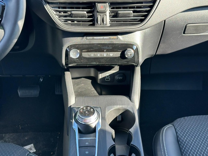 Ford Escape Vehicle Full-screen Gallery Image 8