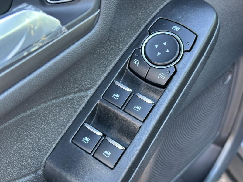 Ford Escape Vehicle Full-screen Gallery Image 9