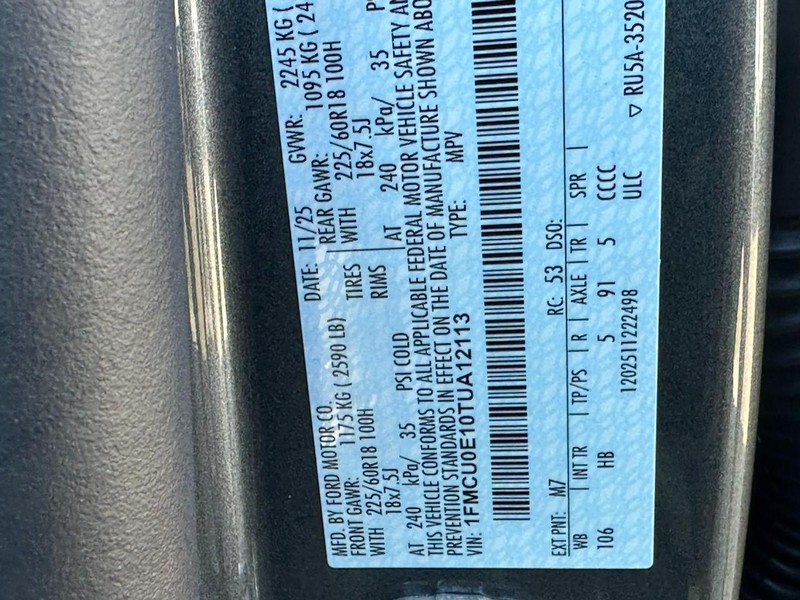 Ford Escape Vehicle Full-screen Gallery Image 14