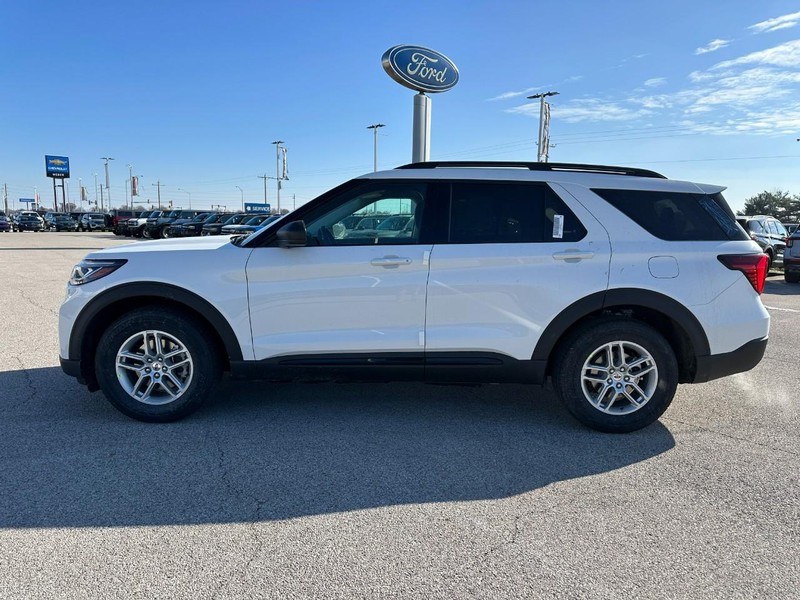 Ford Explorer Vehicle Full-screen Gallery Image 2