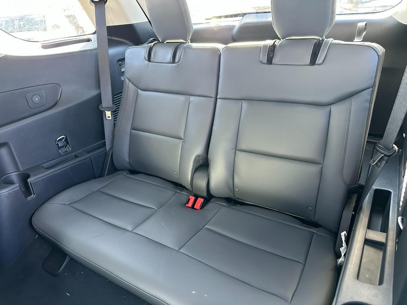 Ford Explorer Vehicle Full-screen Gallery Image 5