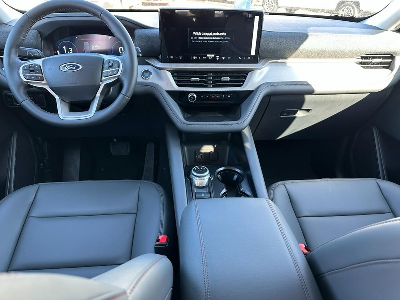 Ford Explorer Vehicle Full-screen Gallery Image 7