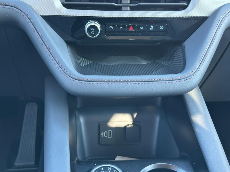 Ford Explorer Vehicle Full-screen Gallery Image 10