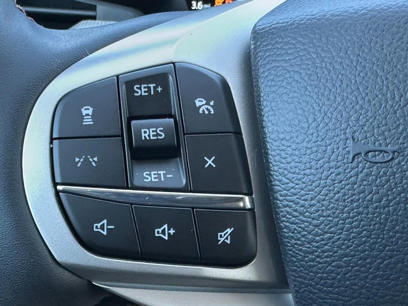 Ford Explorer Vehicle Full-screen Gallery Image 13