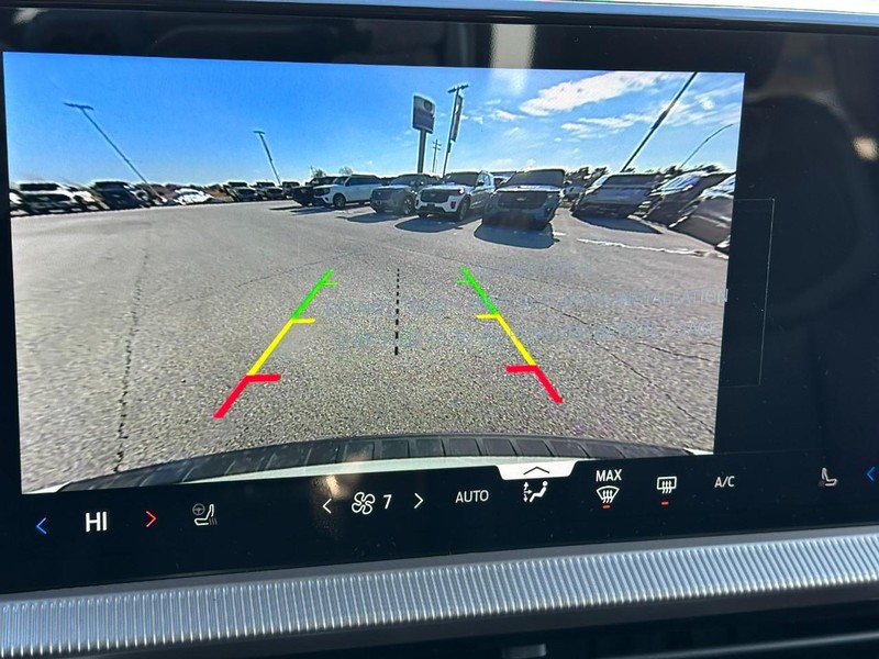 Ford Explorer Vehicle Full-screen Gallery Image 15