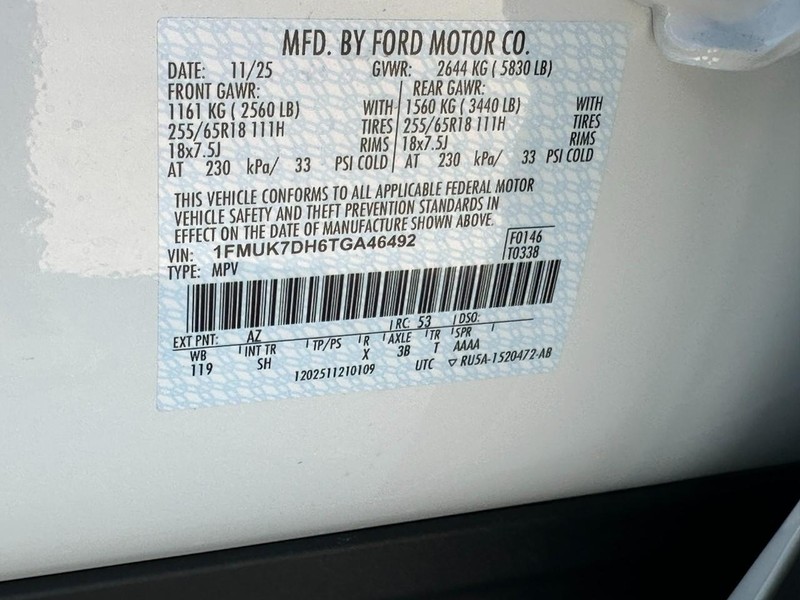 Ford Explorer Vehicle Full-screen Gallery Image 16