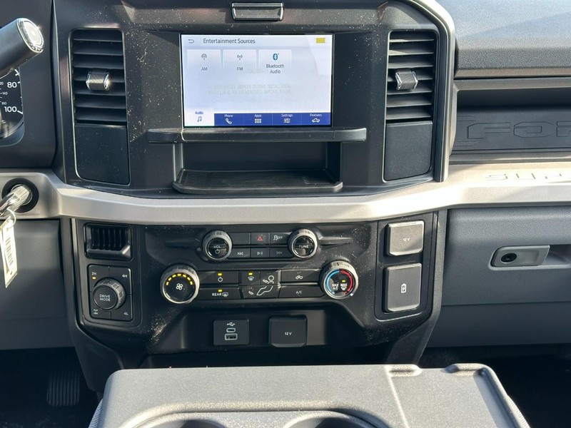 Ford Super Duty F-250 SRW Vehicle Full-screen Gallery Image 7