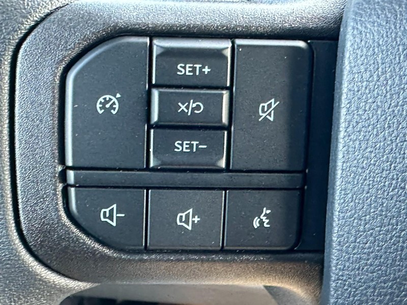 Ford Super Duty F-250 SRW Vehicle Full-screen Gallery Image 11