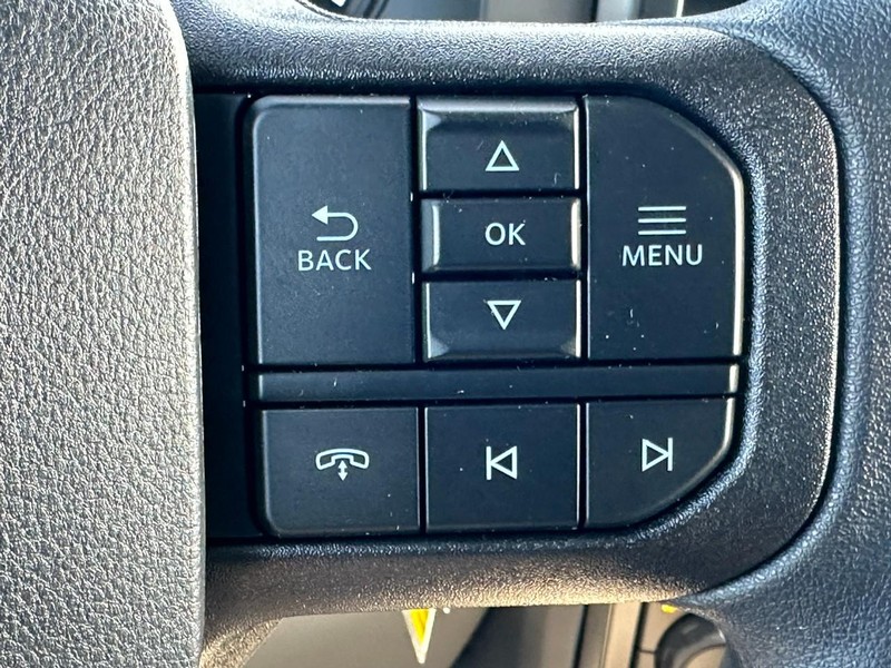 Ford Super Duty F-250 SRW Vehicle Full-screen Gallery Image 12