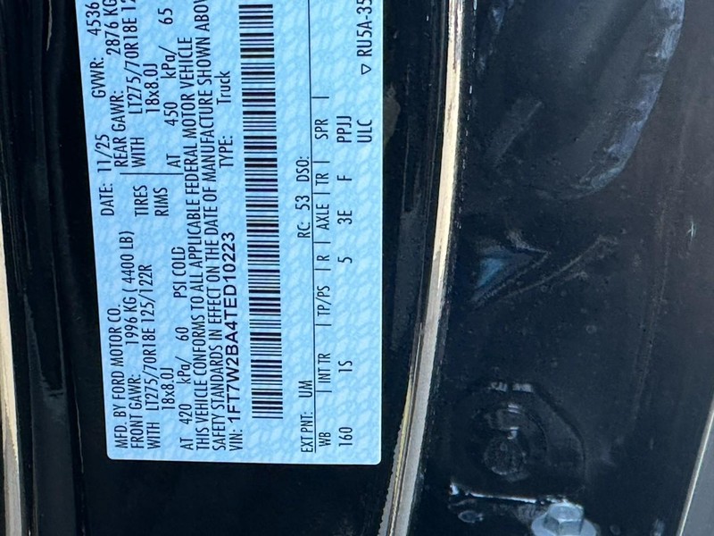 Ford Super Duty F-250 SRW Vehicle Full-screen Gallery Image 14