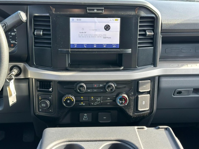 Ford Super Duty F-350 SRW Vehicle Full-screen Gallery Image 7