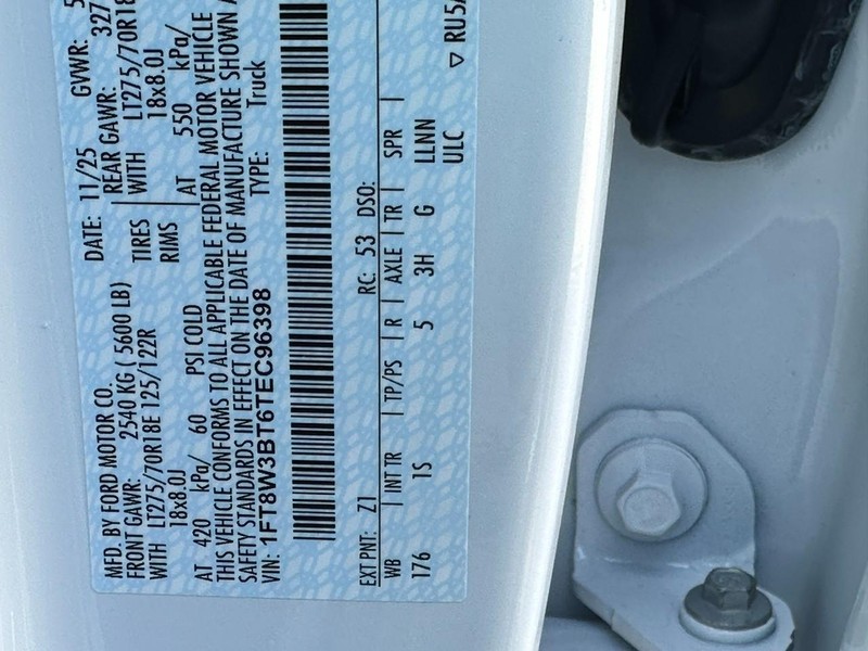 Ford Super Duty F-350 SRW Vehicle Full-screen Gallery Image 14