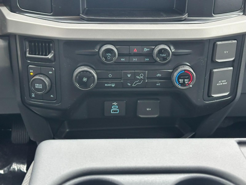 Ford Super Duty F-350 SRW Vehicle Full-screen Gallery Image 8