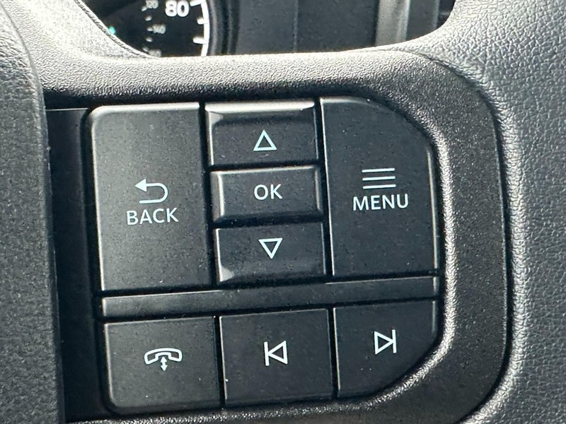 Ford Super Duty F-350 SRW Vehicle Full-screen Gallery Image 12