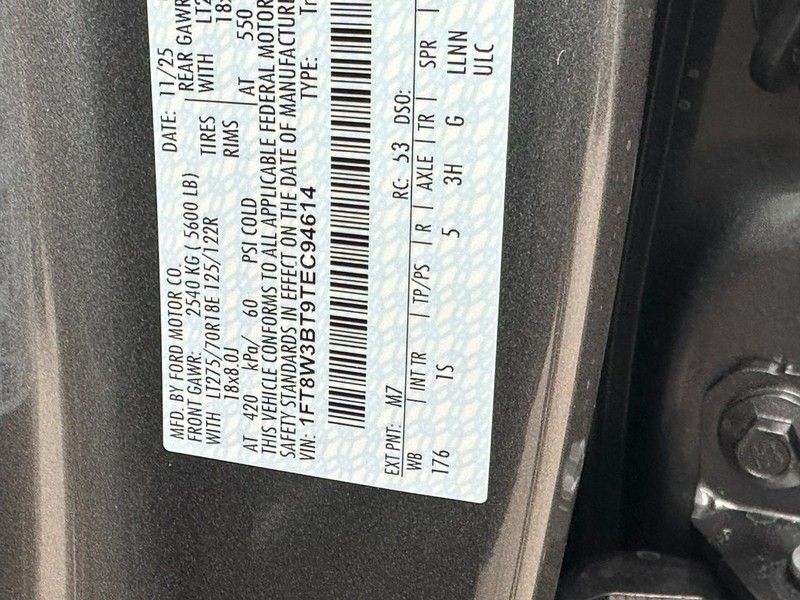 Ford Super Duty F-350 SRW Vehicle Full-screen Gallery Image 14