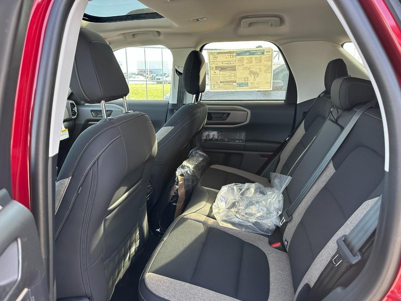 Ford Bronco Sport Vehicle Full-screen Gallery Image 4