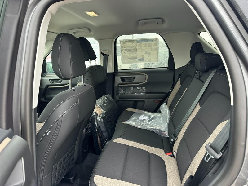 Ford Bronco Sport Vehicle Full-screen Gallery Image 4