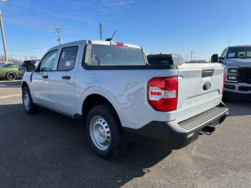 Ford Maverick Vehicle Full-screen Gallery Image 3