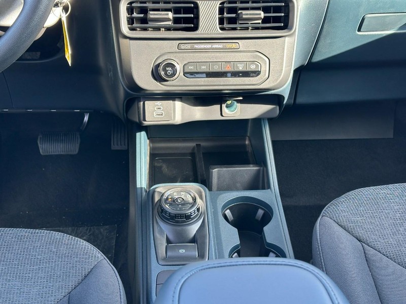 Ford Maverick Vehicle Full-screen Gallery Image 8