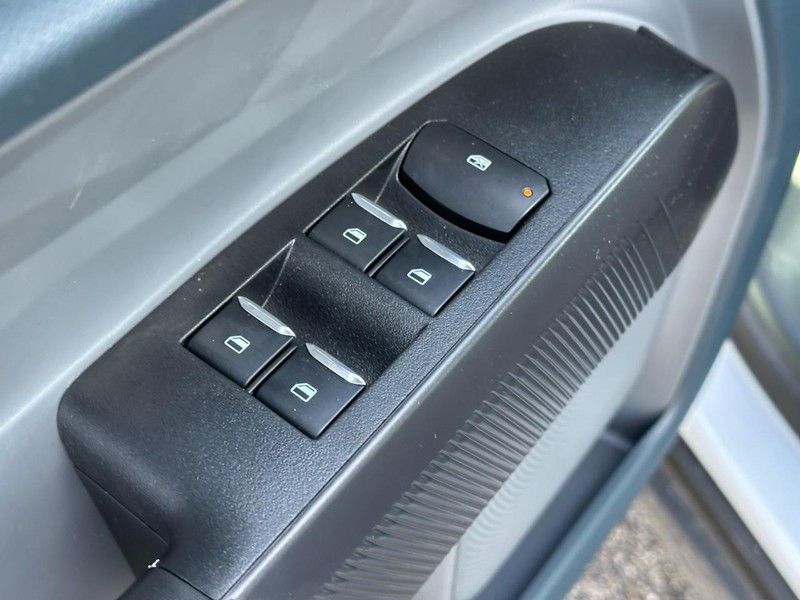 Ford Maverick Vehicle Full-screen Gallery Image 9