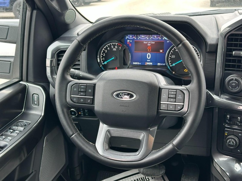 Ford F-150 Vehicle Full-screen Gallery Image 12