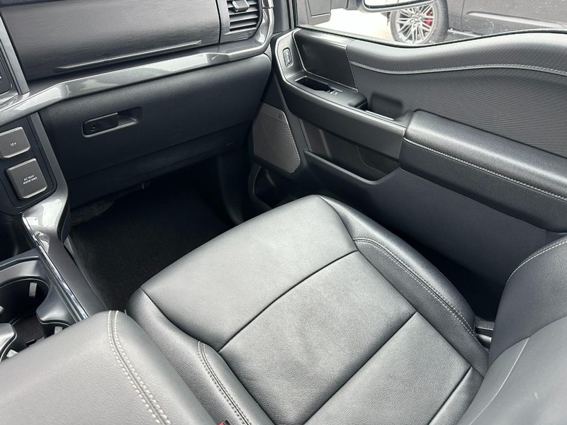 Ford F-150 Vehicle Full-screen Gallery Image 15