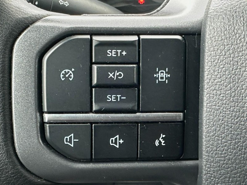 Ford F-150 Vehicle Full-screen Gallery Image 18