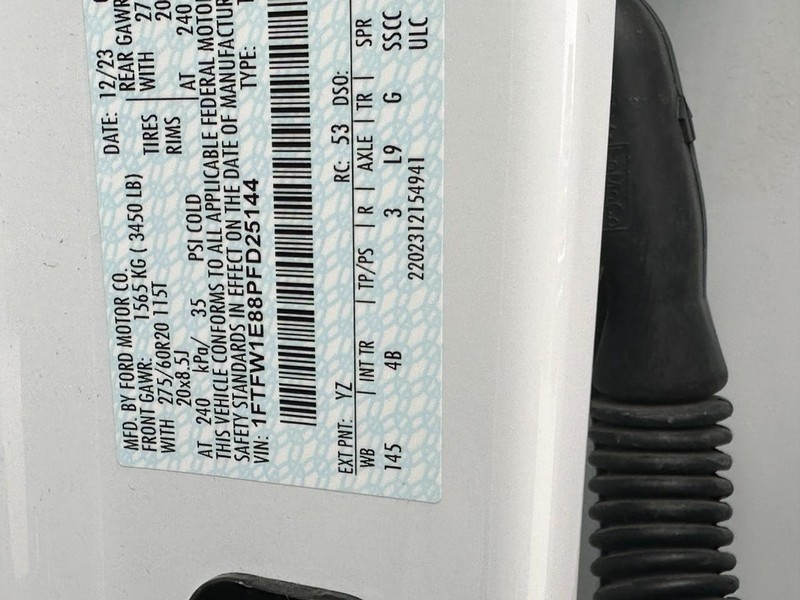 Ford F-150 Vehicle Full-screen Gallery Image 24