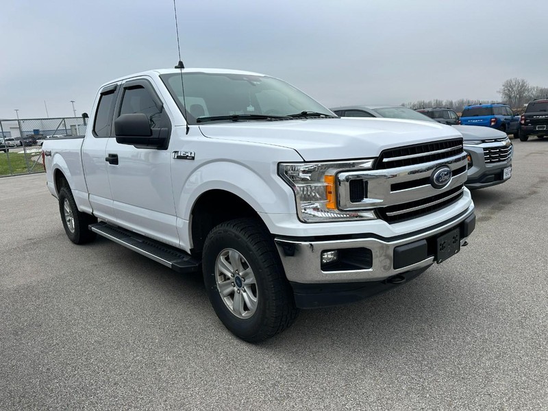Ford F-150 Vehicle Full-screen Gallery Image 3