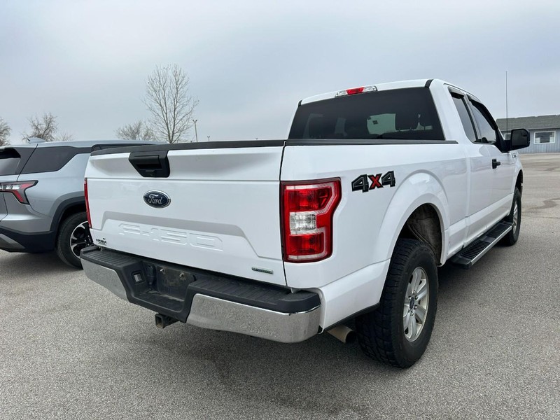 Ford F-150 Vehicle Full-screen Gallery Image 4