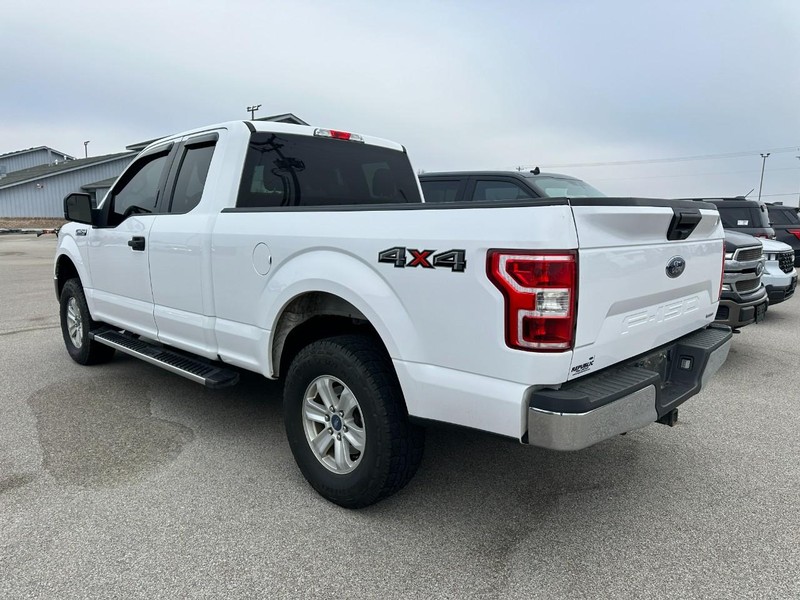 Ford F-150 Vehicle Full-screen Gallery Image 5