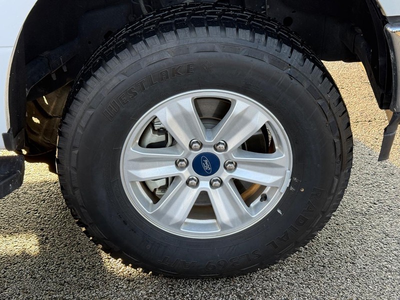 Ford F-150 Vehicle Full-screen Gallery Image 7