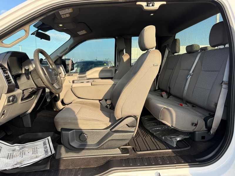 Ford F-150 Vehicle Full-screen Gallery Image 10