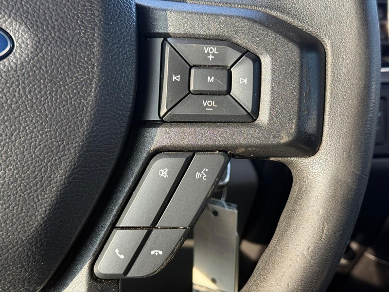 Ford F-150 Vehicle Full-screen Gallery Image 14