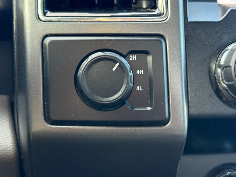 Ford F-150 Vehicle Full-screen Gallery Image 15