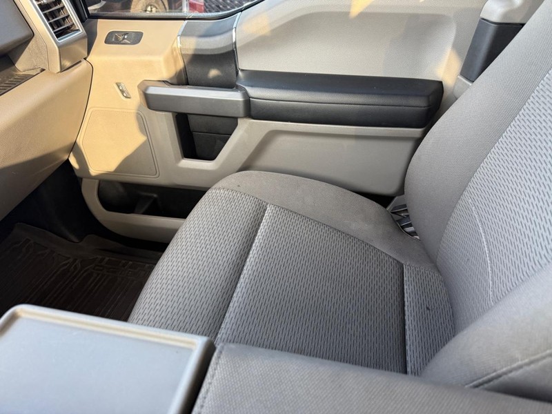 Ford F-150 Vehicle Full-screen Gallery Image 20