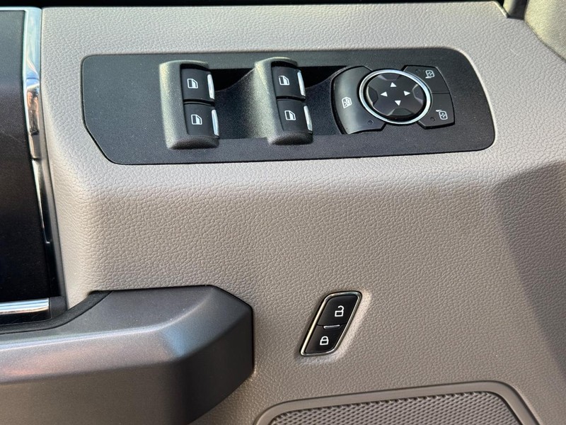 Ford F-150 Vehicle Full-screen Gallery Image 22