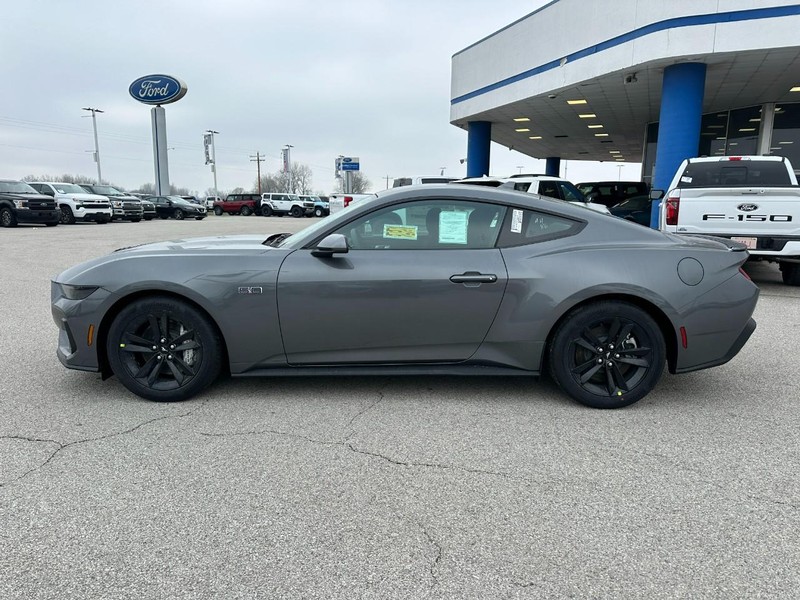 Ford Mustang Vehicle Full-screen Gallery Image 2