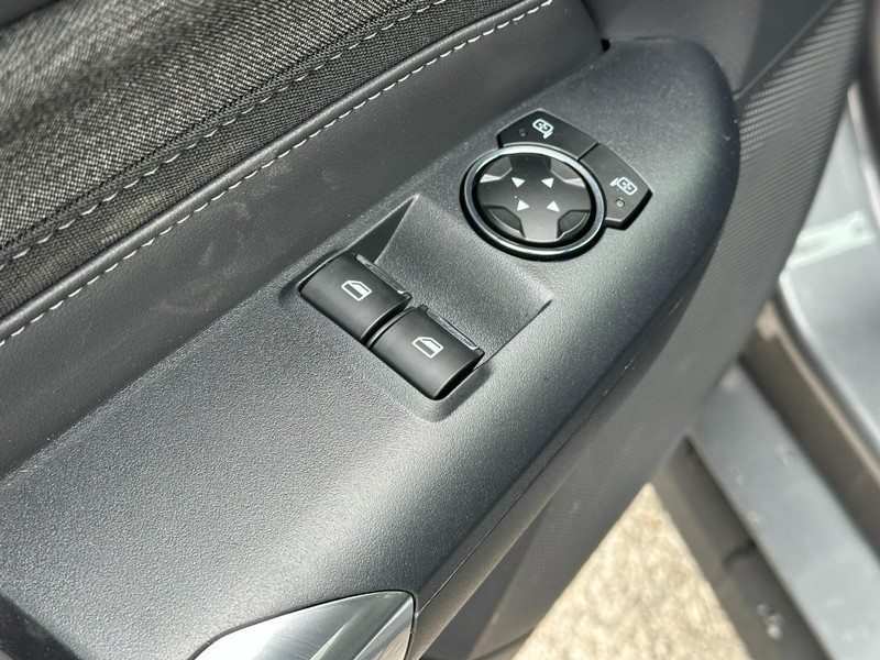 Ford Mustang Vehicle Full-screen Gallery Image 7