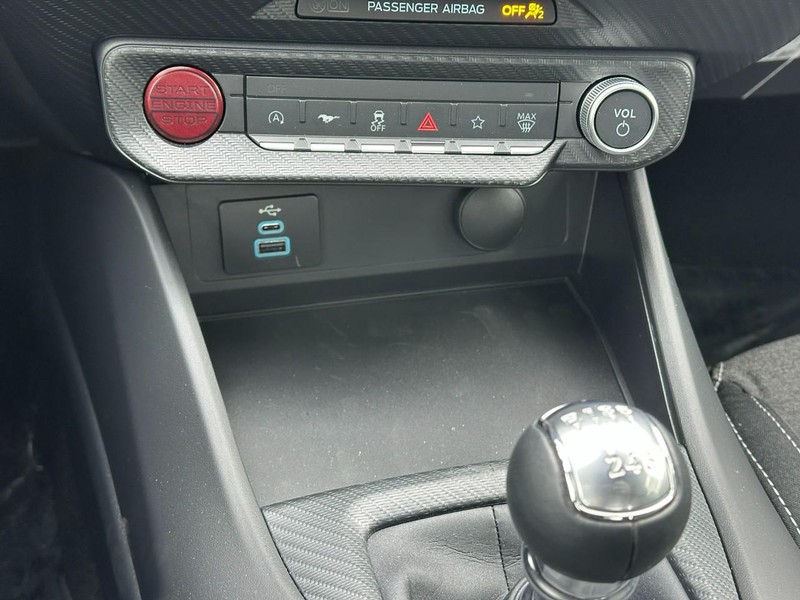 Ford Mustang Vehicle Full-screen Gallery Image 12