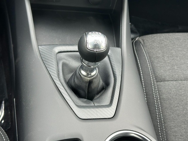 Ford Mustang Vehicle Full-screen Gallery Image 13