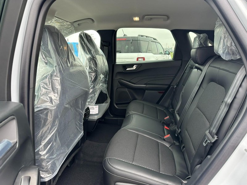 Ford Escape Vehicle Full-screen Gallery Image 4