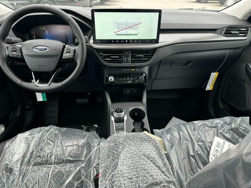 Ford Escape Vehicle Full-screen Gallery Image 5