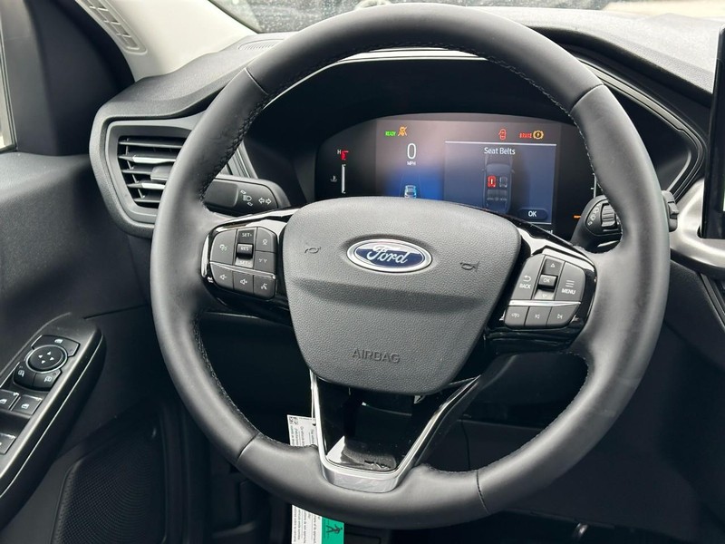 Ford Escape Vehicle Full-screen Gallery Image 6
