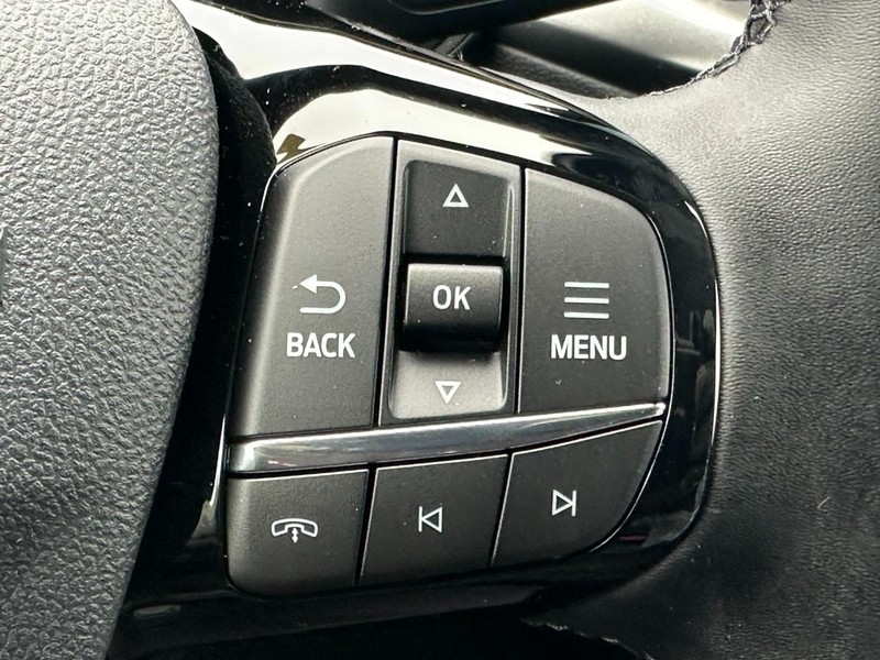 Ford Escape Vehicle Full-screen Gallery Image 12