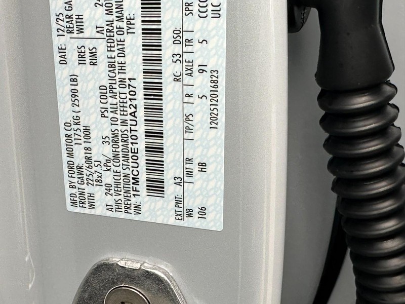 Ford Escape Vehicle Full-screen Gallery Image 14